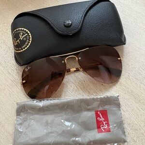 Ray-Ban Aviator Sunglasses with Gold Frame and Brown Lenses